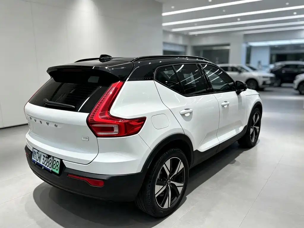 Volvo XC40 NEV — фото 8