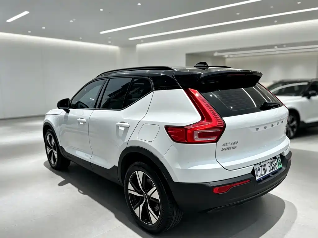 Volvo XC40 NEV — фото 9