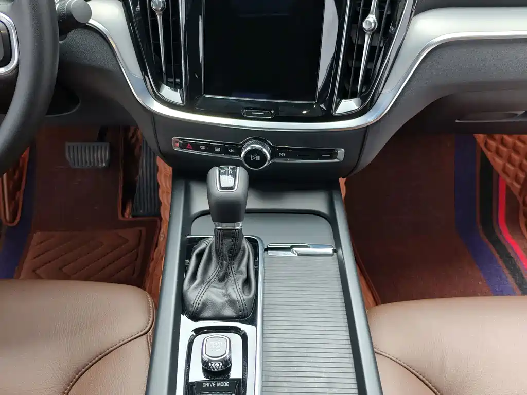 Volvo S60 — фото 14