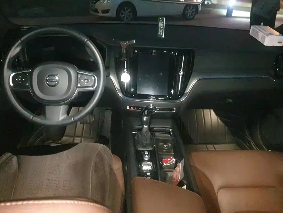 Volvo S60 — фото 11