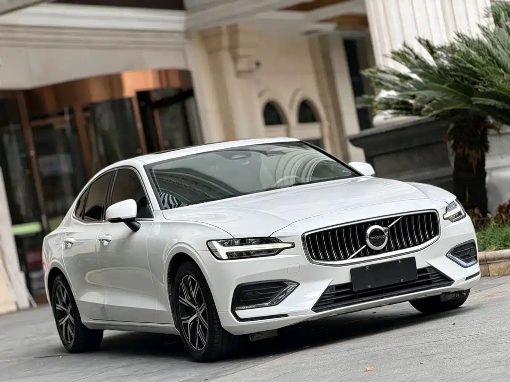 Volvo S60 — фото 2