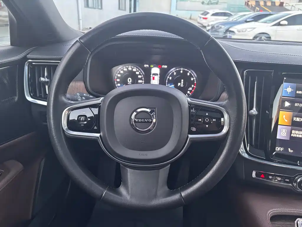 Volvo S90 — фото 13