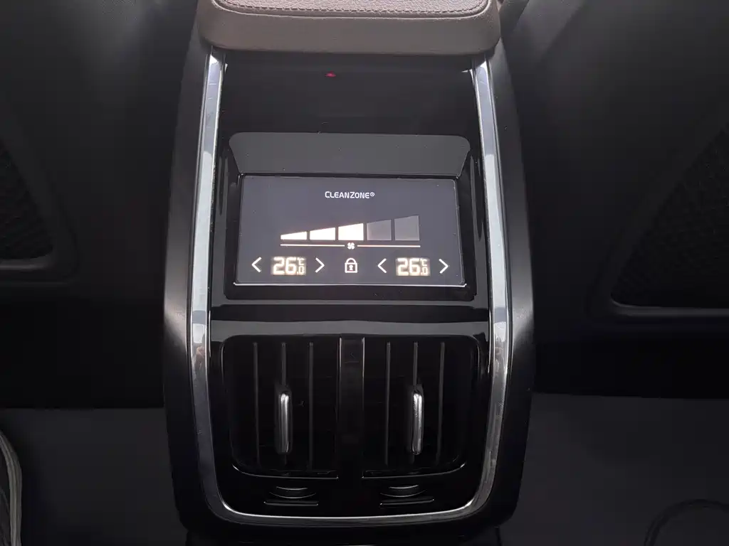 Volvo S90 — фото 17