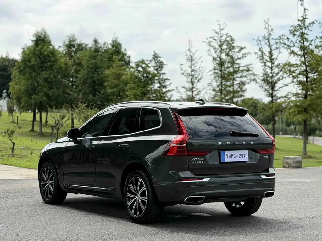 Volvo XC60 — фото 19