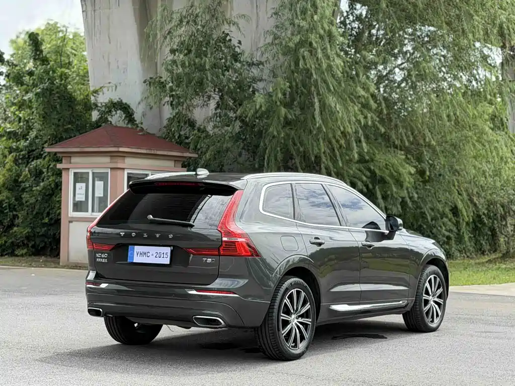 Volvo XC60 — фото 20
