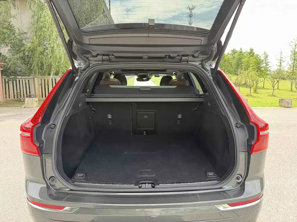 Volvo XC60 — фото 22