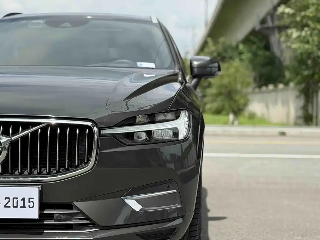 Volvo XC60 — фото 24