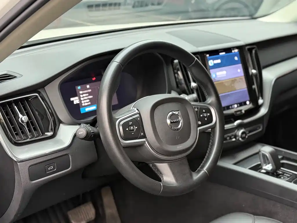 Volvo XC60 — фото 4