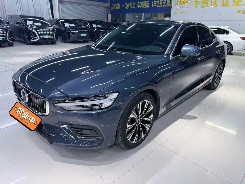 Volvo S60 — фото 1