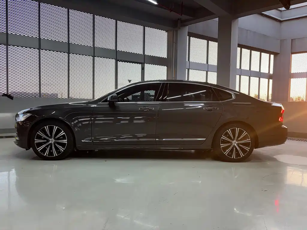 Volvo S90 — фото 15