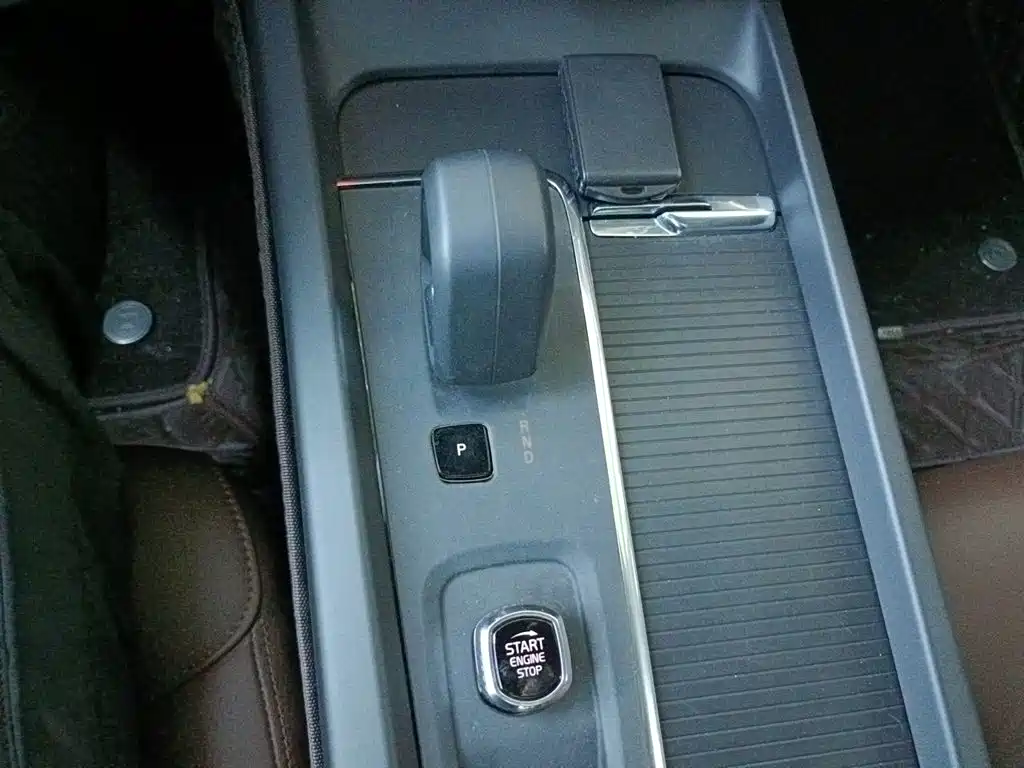 Volvo XC60 — фото 15