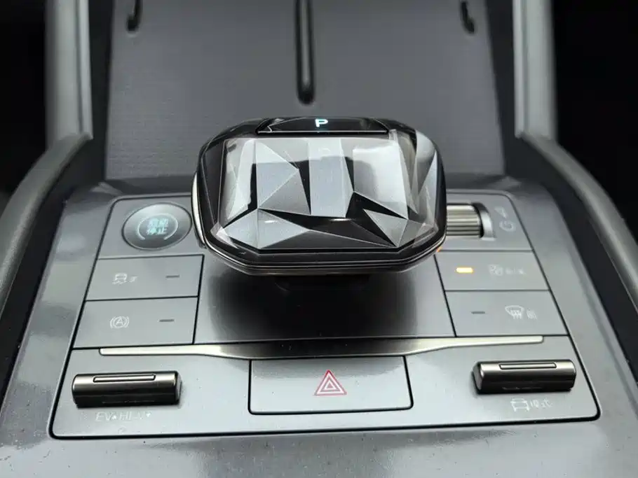 BYD Qin L — фото 16
