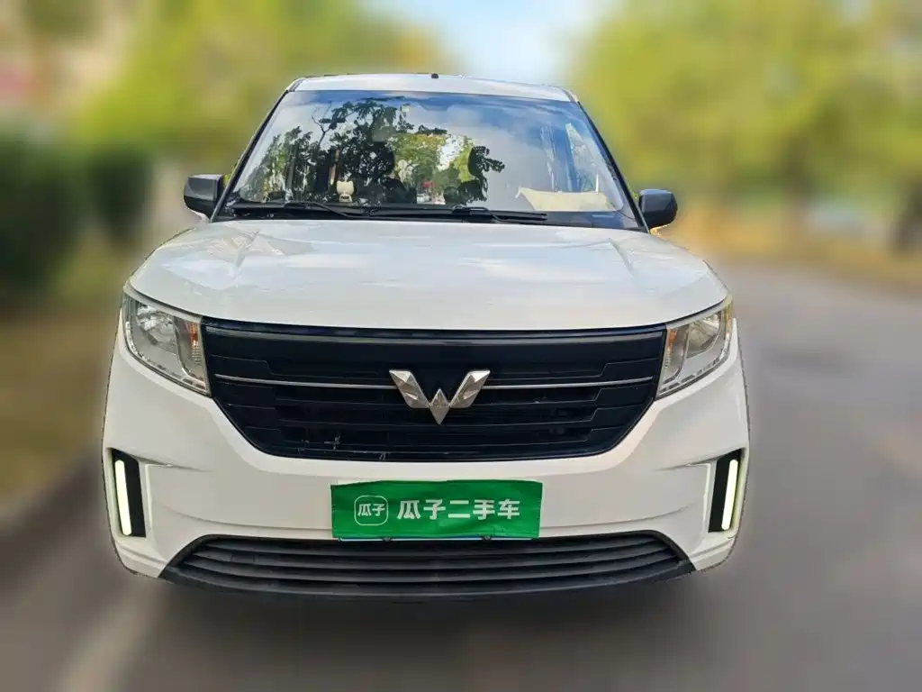 Wuling Hongguang PLUS — фото 2