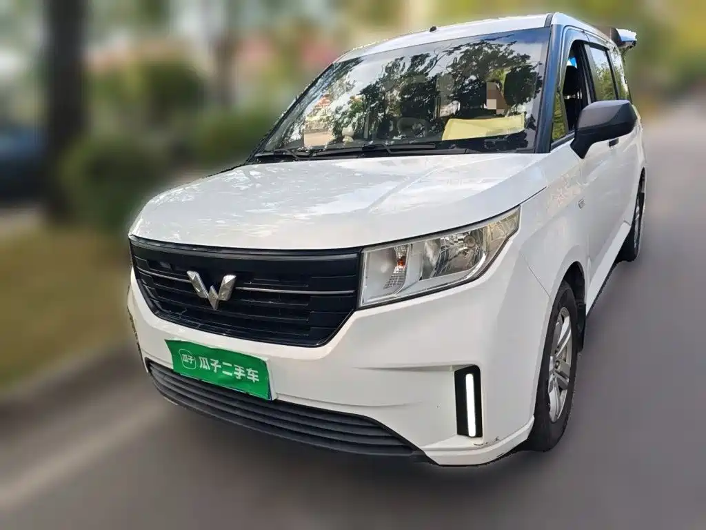Wuling Hongguang PLUS — фото 1