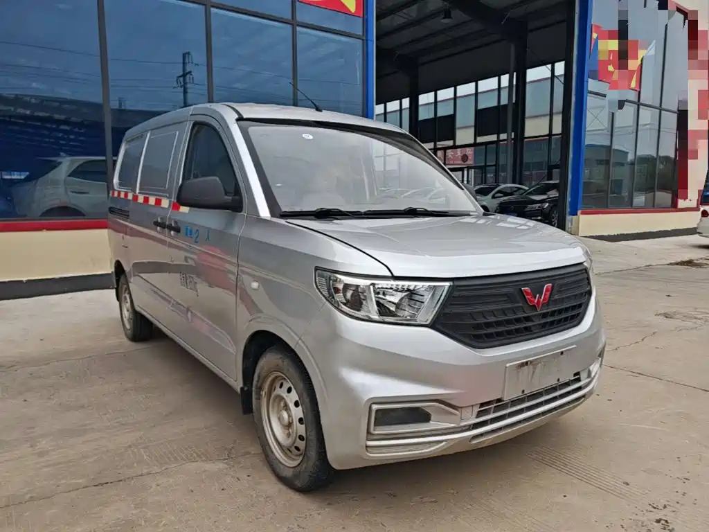 Wuling Hongguang V — фото 3
