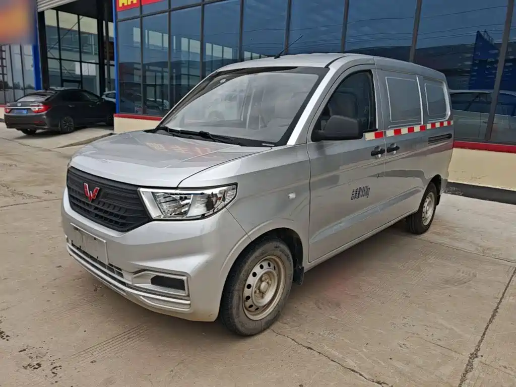 Wuling Hongguang V — фото 1