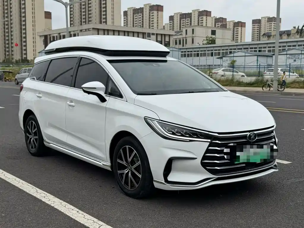 BYD MAX New Energy — фото 3