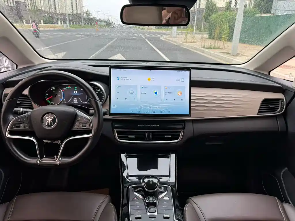 BYD MAX New Energy — фото 6