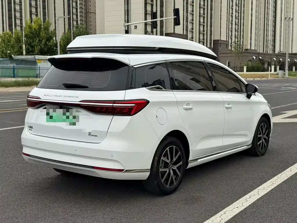 BYD MAX New Energy — фото 9