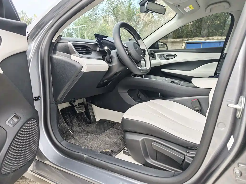 BYD Seal 05 DM-i — фото 4