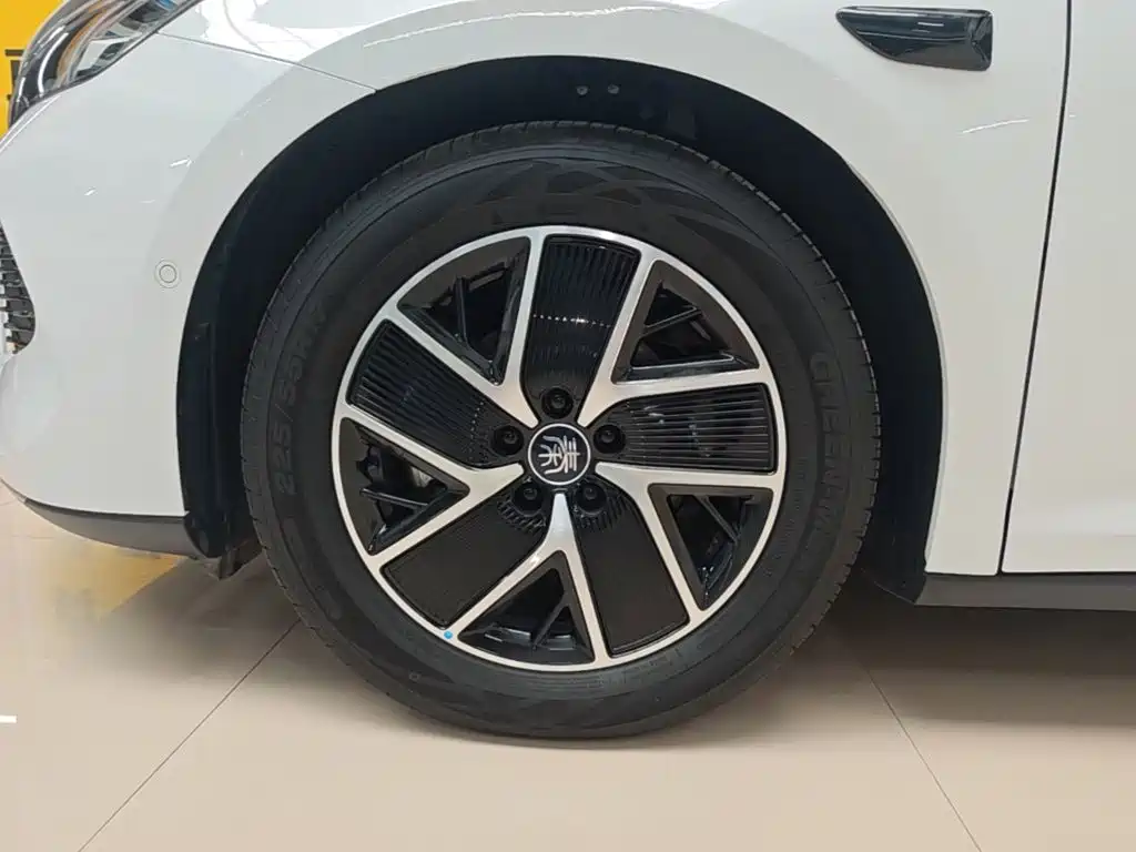 BYD Qin L — фото 23