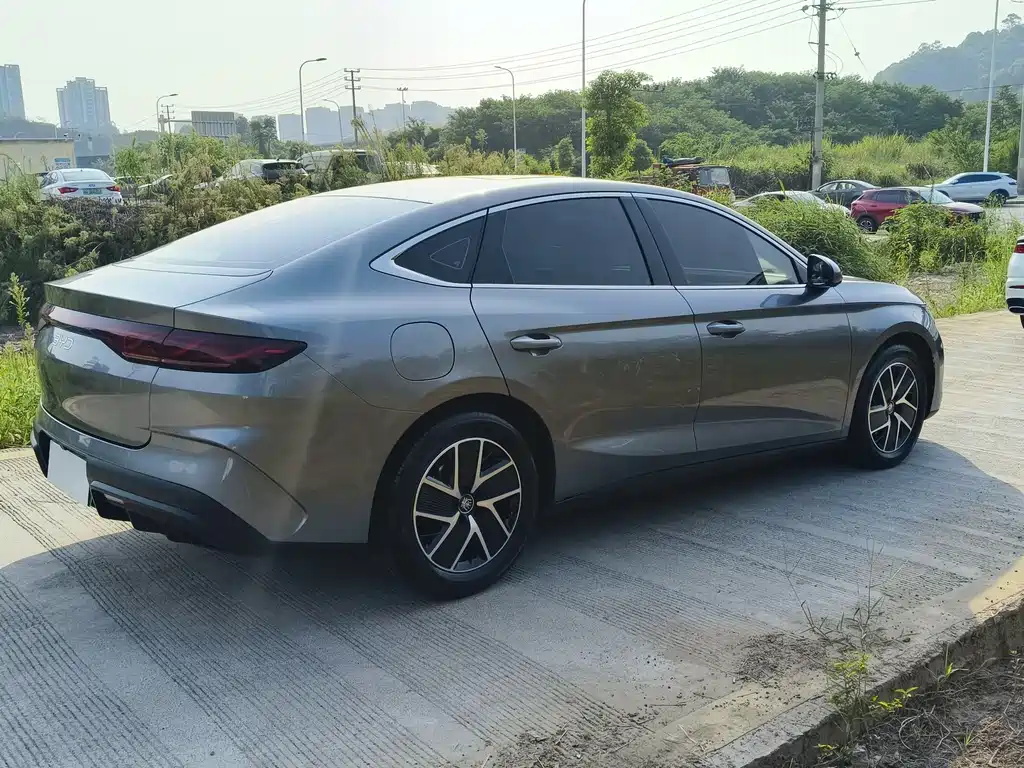 BYD Qin L — фото 10