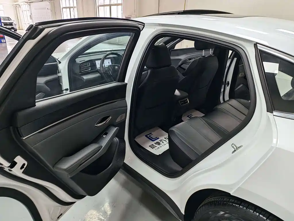 BYD Qin L — фото 10