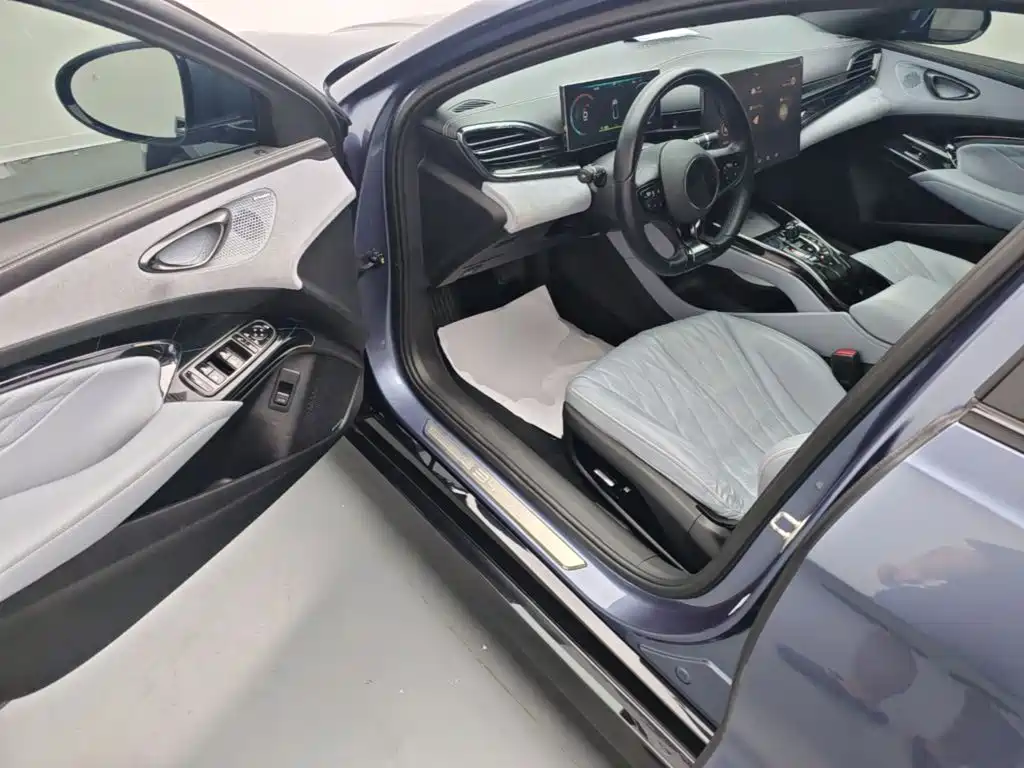 BYD Seal — фото 16