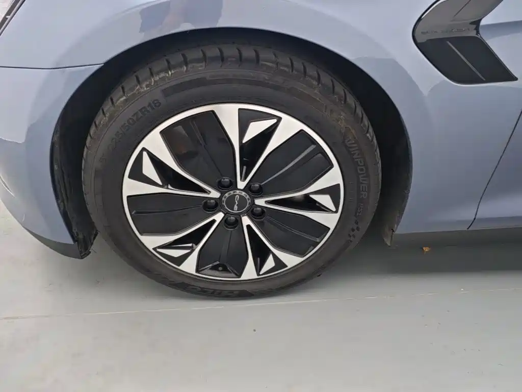 BYD Seal — фото 23