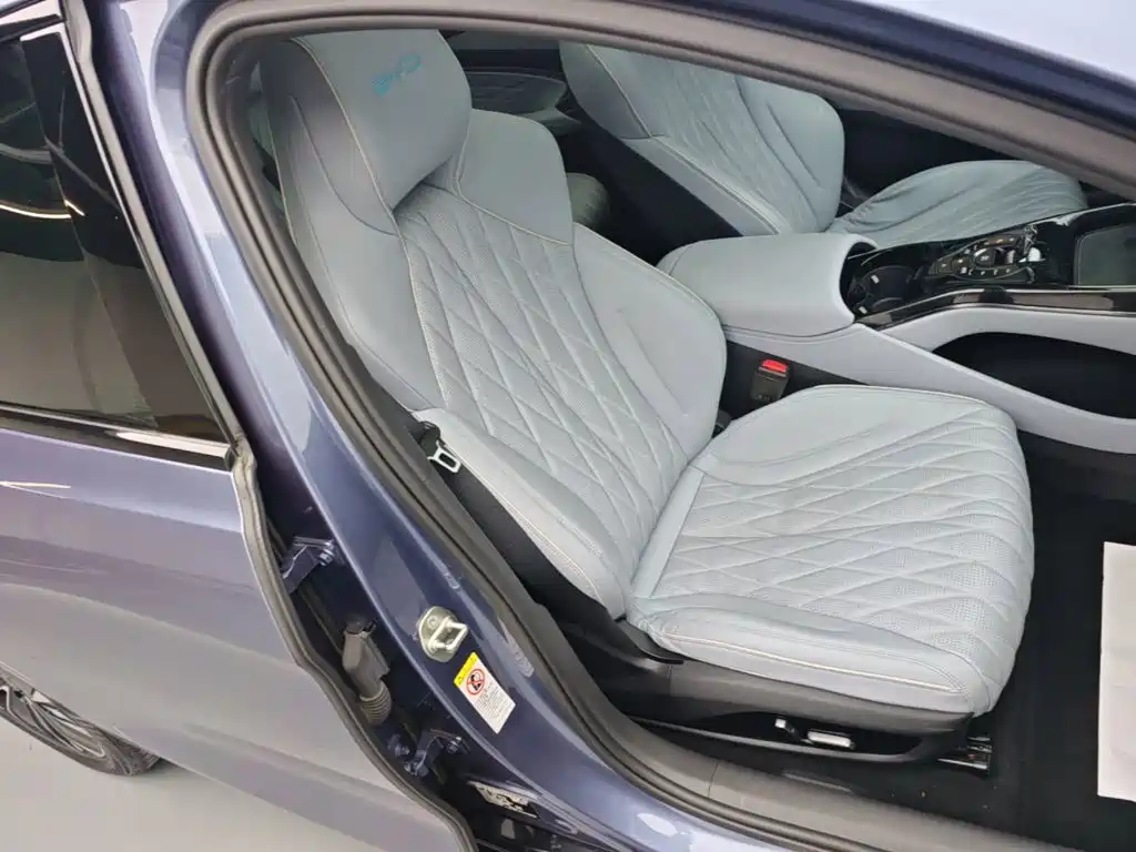 BYD Seal — фото 25