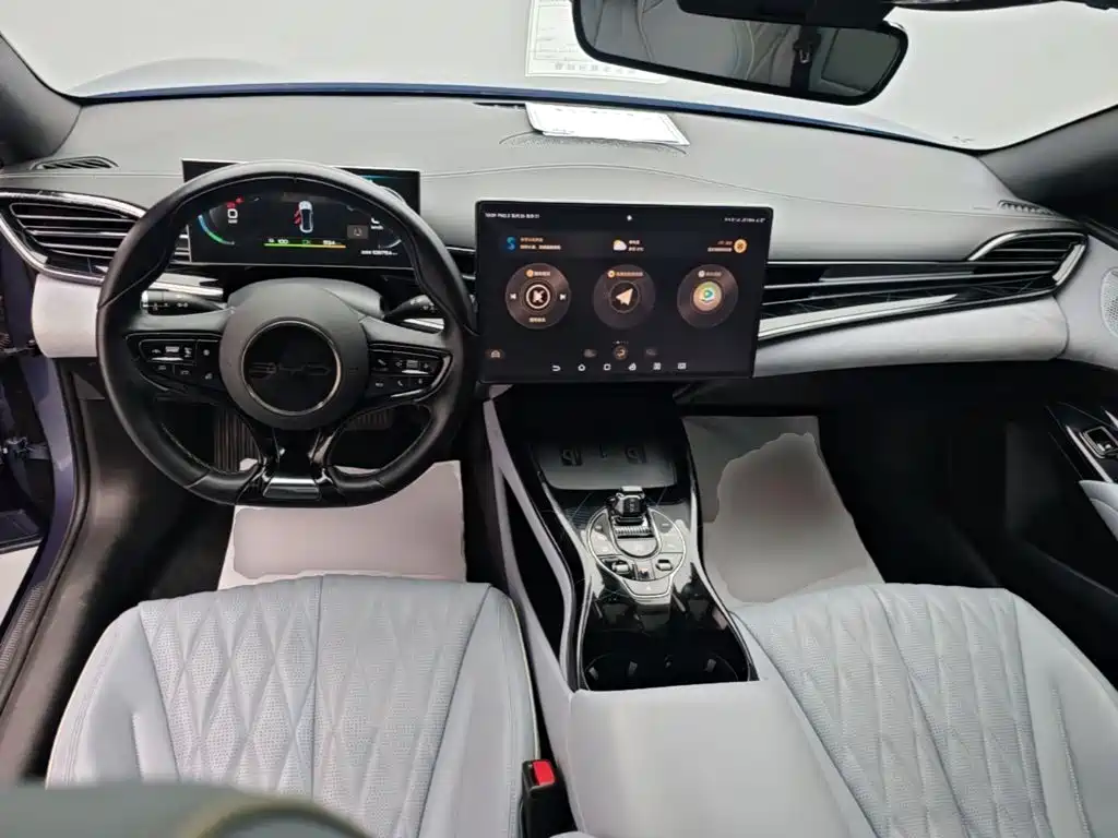 BYD Seal — фото 10