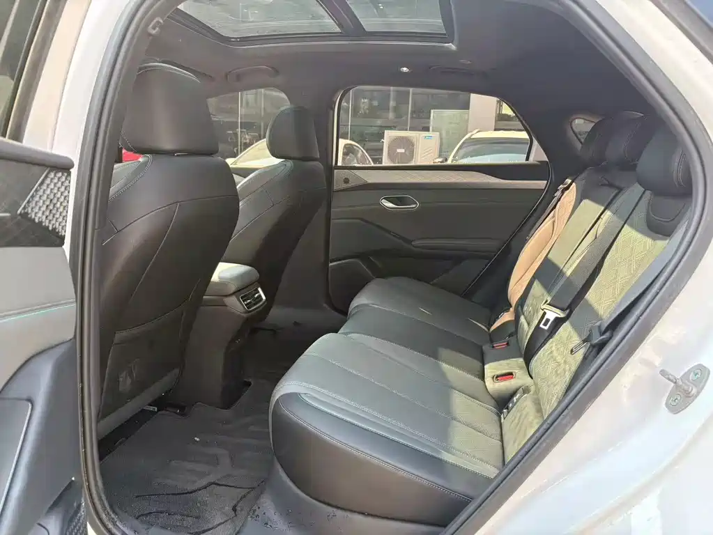 BYD Qin L — фото 10