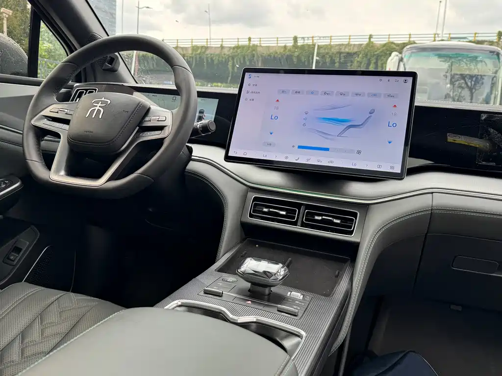 BYD L DM-i — фото 11