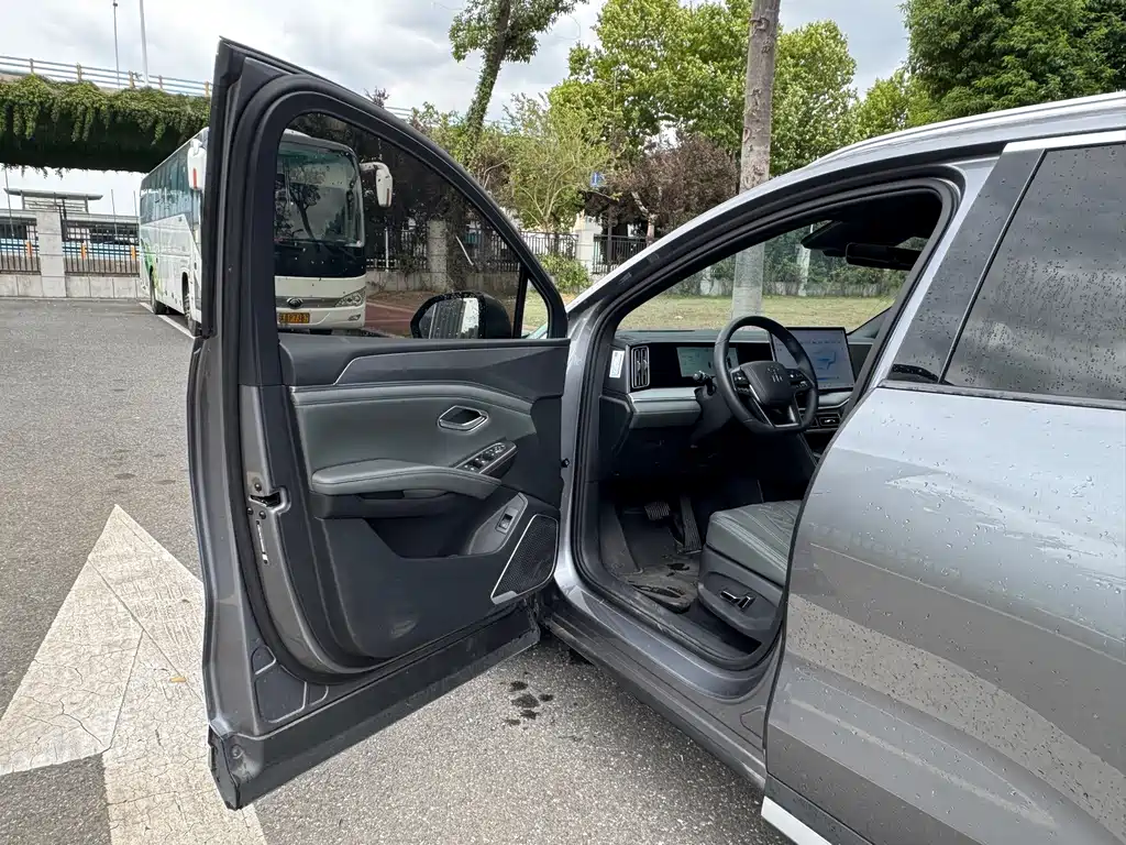 BYD L DM-i — фото 3