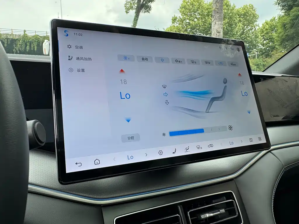 BYD L DM-i — фото 6