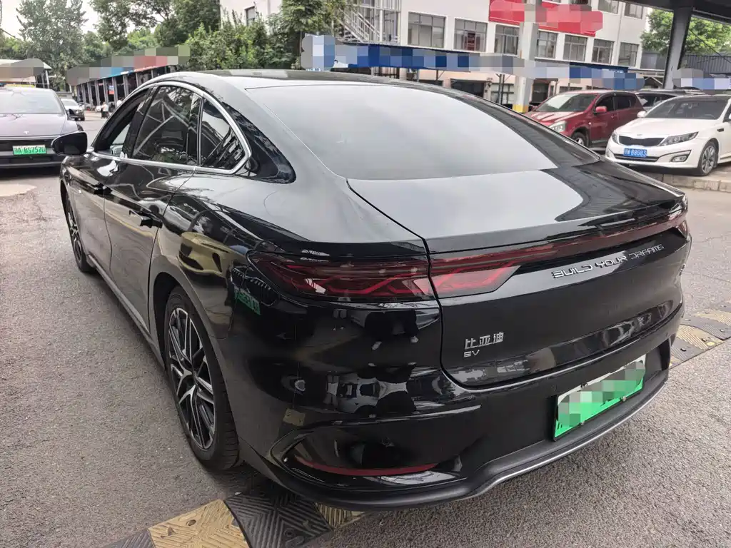 BYD Han — фото 13