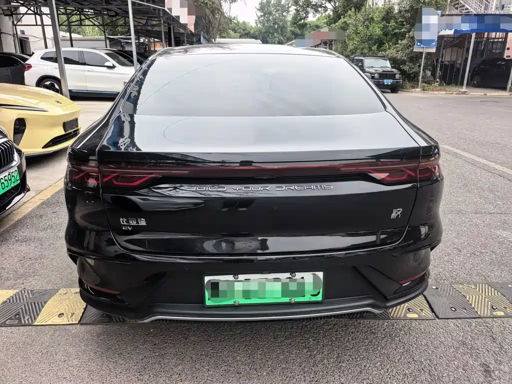 BYD Han — фото 14