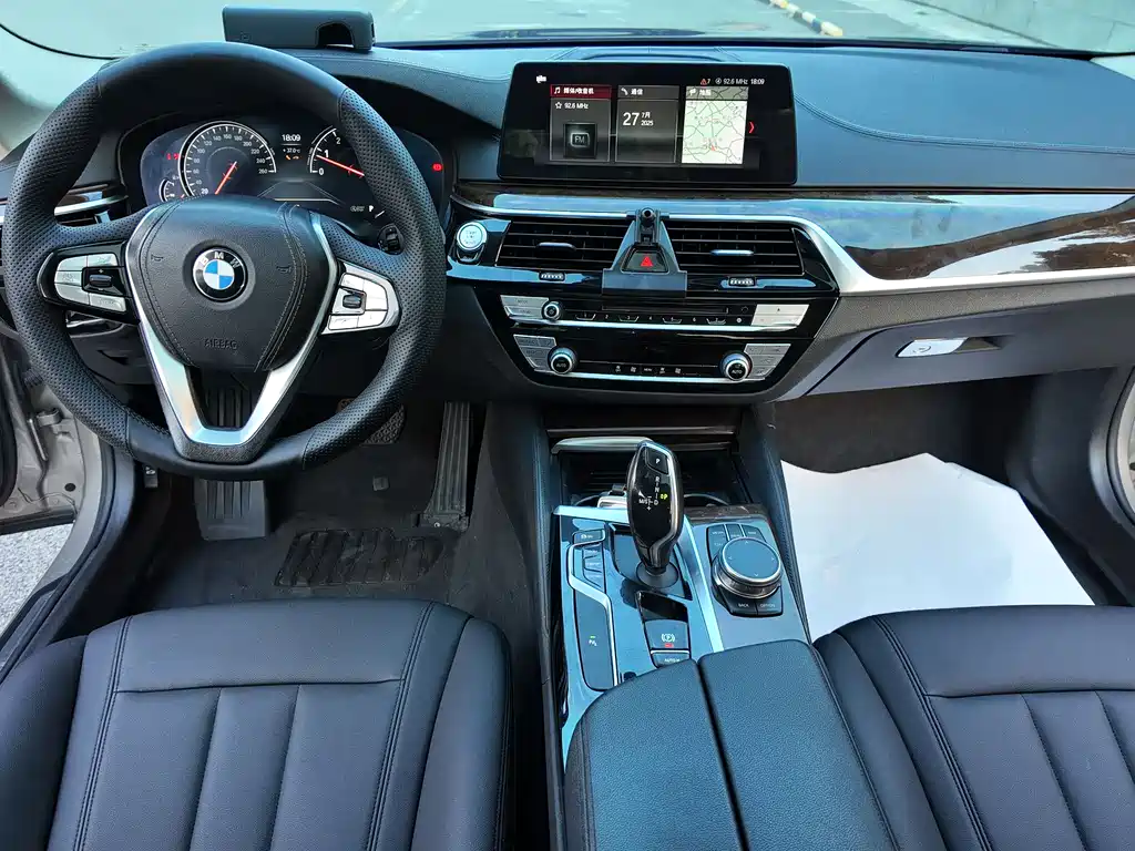 BMW 5 Series — фото 15