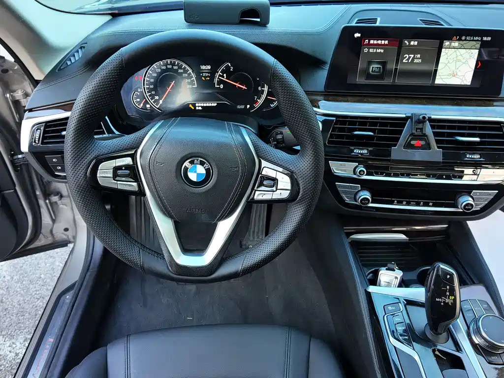 BMW 5 Series — фото 16
