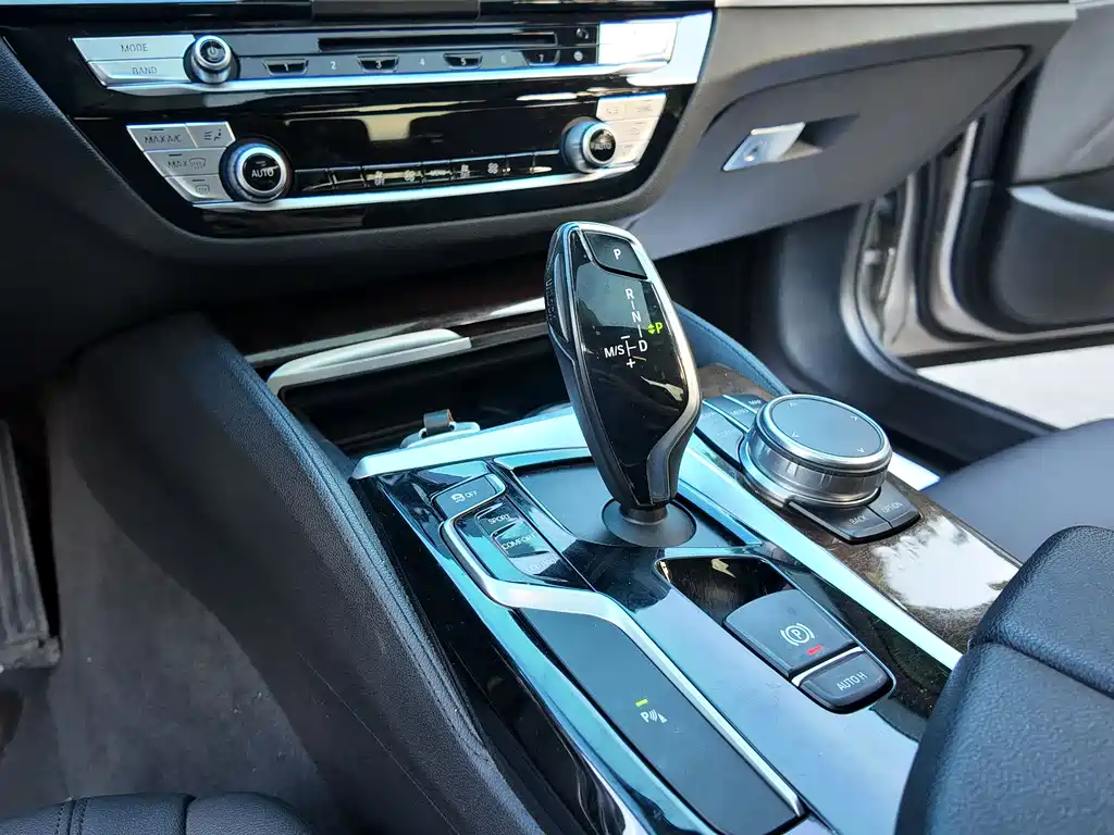 BMW 5 Series — фото 17