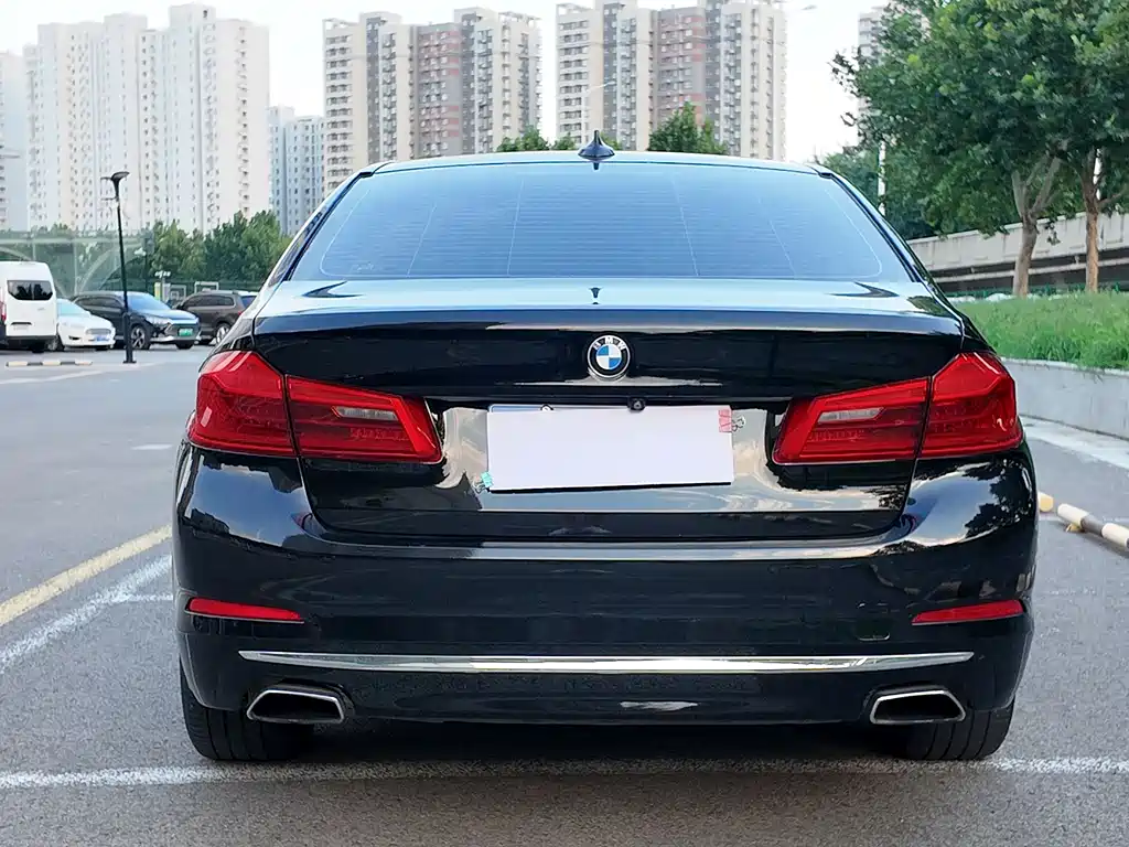 BMW 5 Series — фото 19