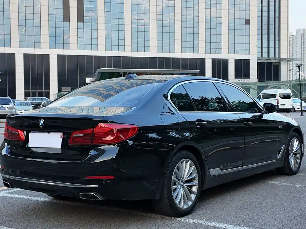 BMW 5 Series — фото 20