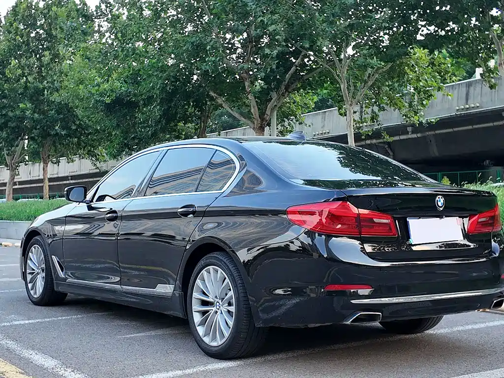 BMW 5 Series — фото 21