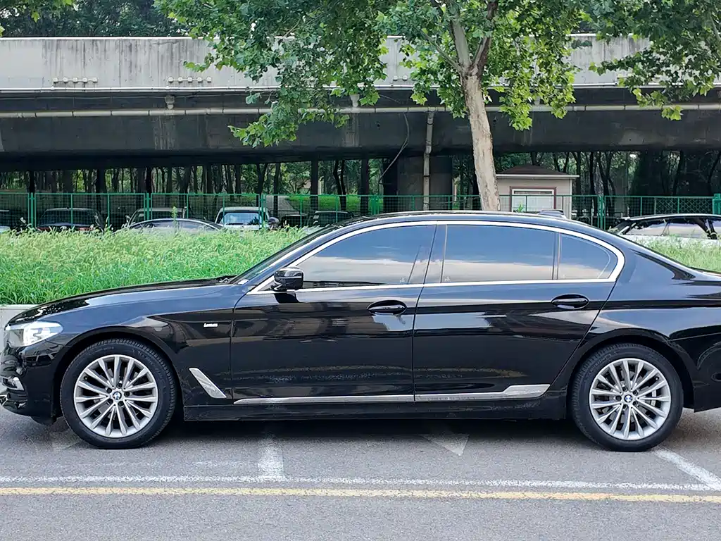 BMW 5 Series — фото 5