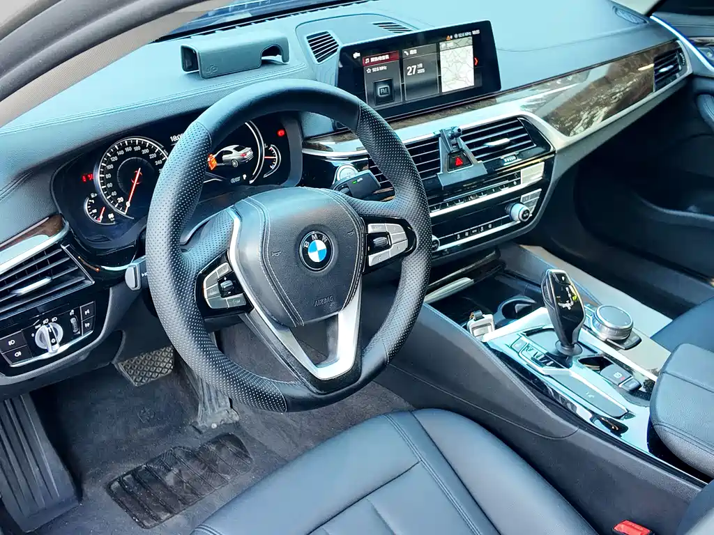 BMW 5 Series — фото 6