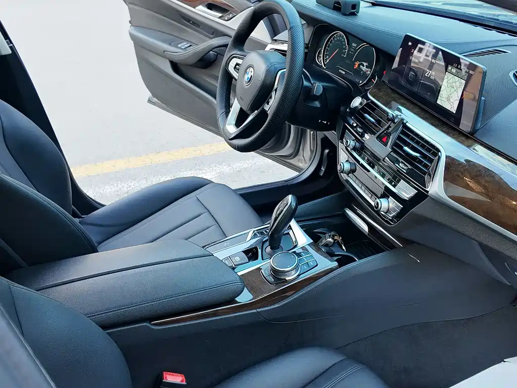 BMW 5 Series — фото 10