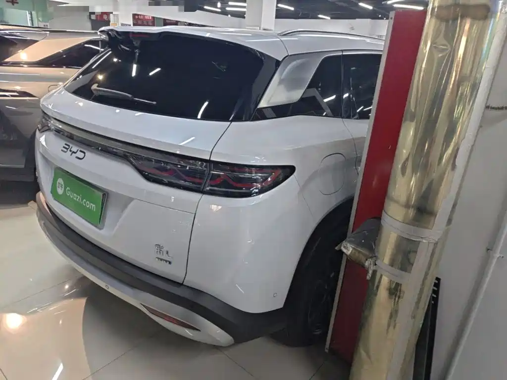 BYD L DM-i — фото 7