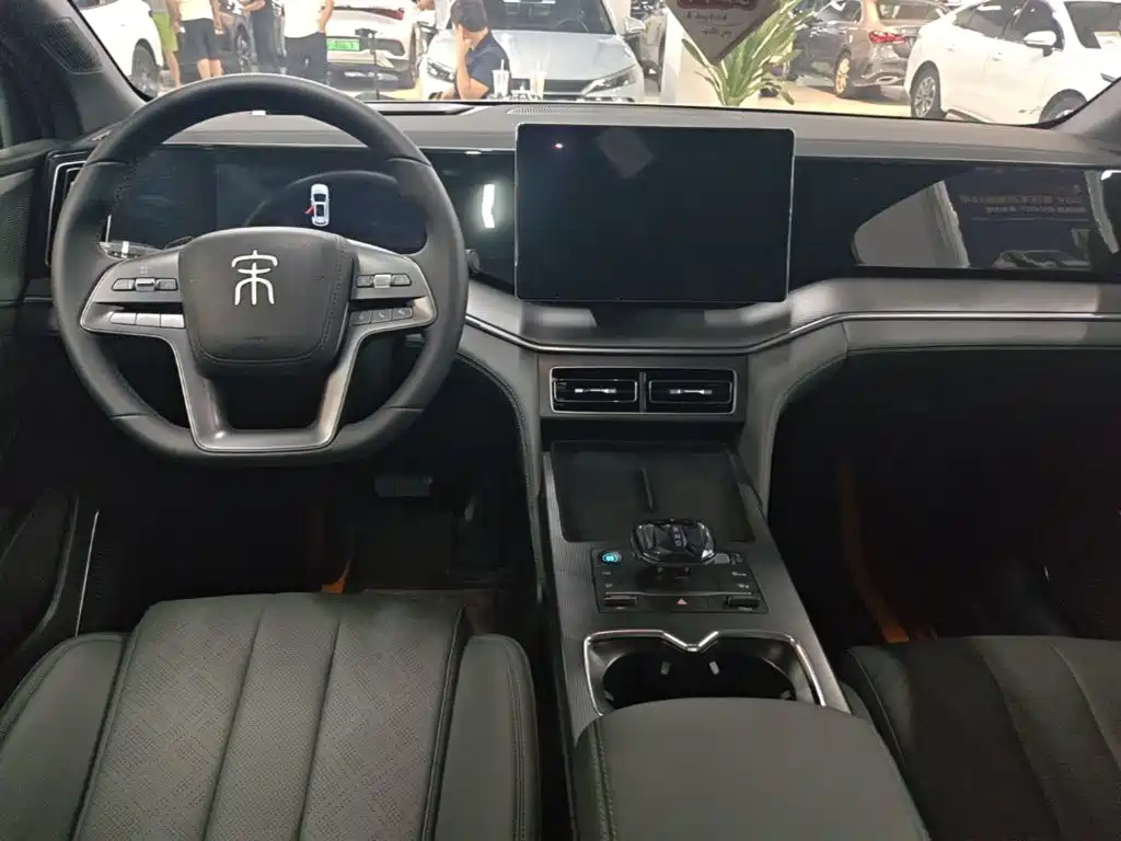 BYD L DM-i — фото 10