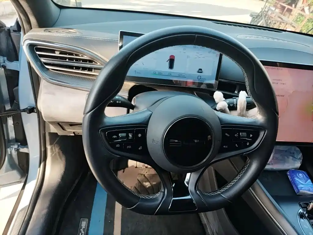 BYD Seal — фото 11