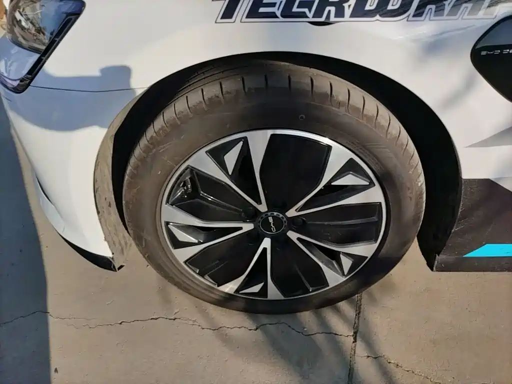 BYD Seal — фото 23